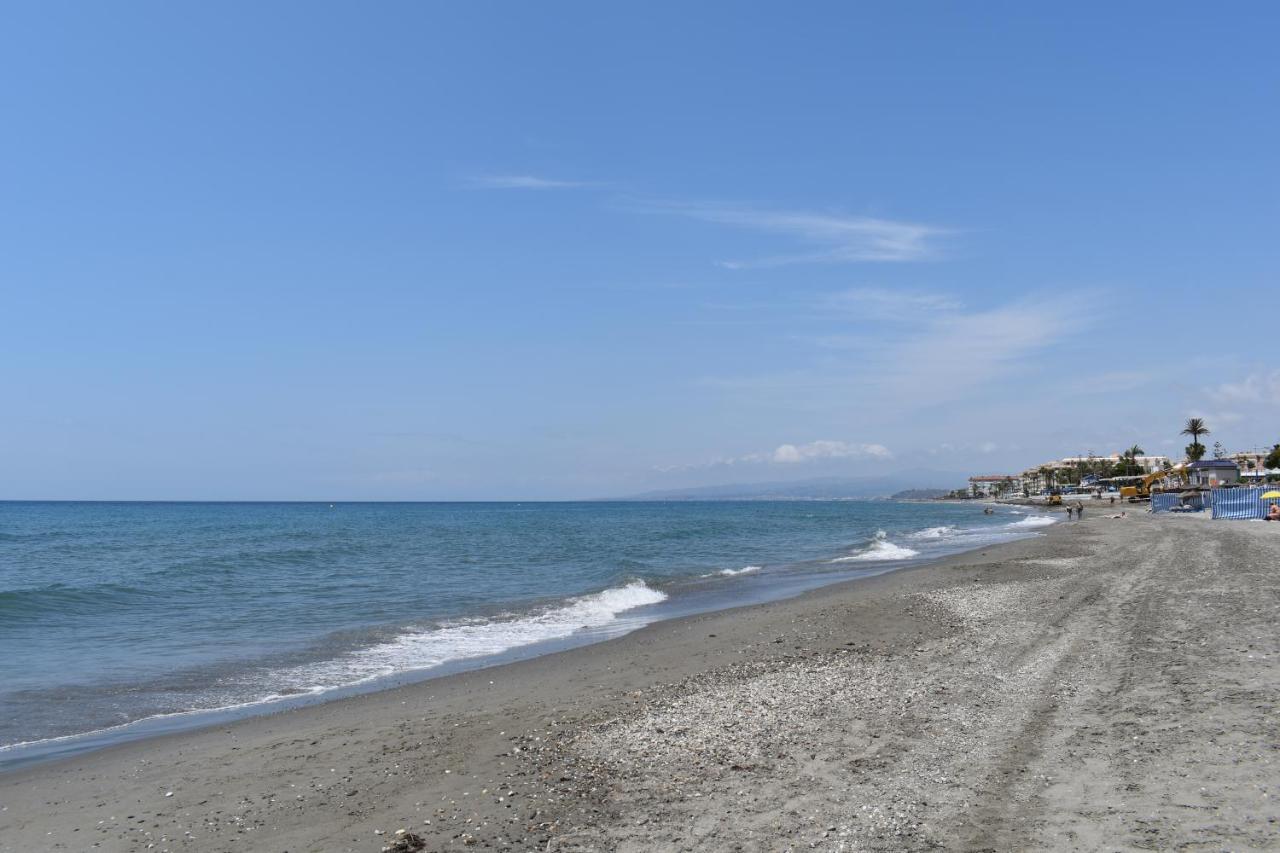 Fantastic Studio - Beachfront Apartment Torrox Exterior foto