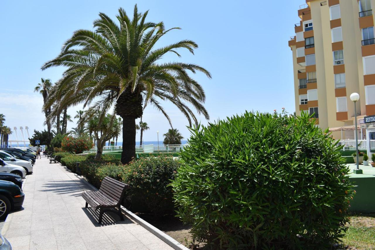 Fantastic Studio - Beachfront Apartment Torrox Exterior foto