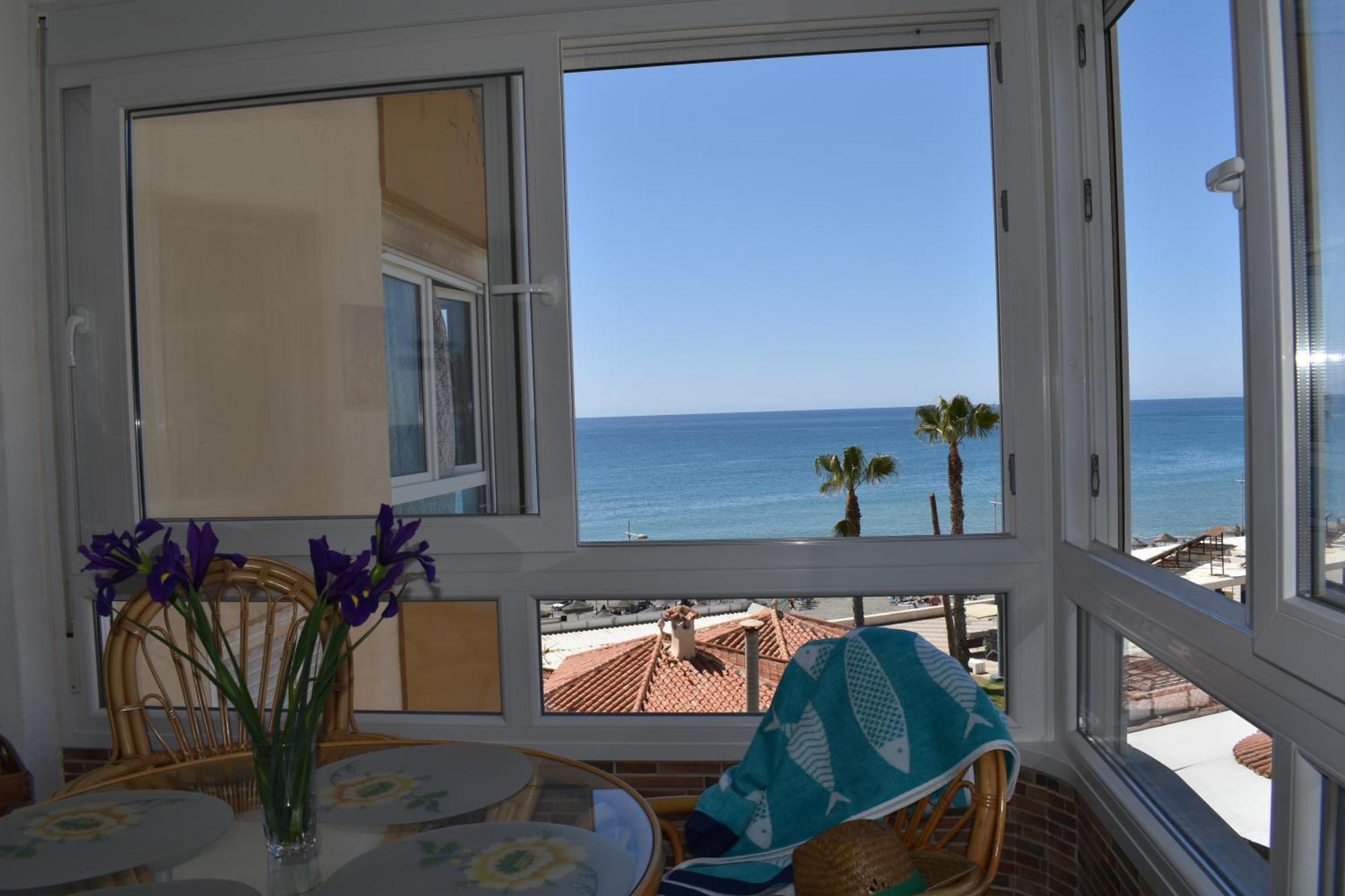 Fantastic Studio - Beachfront Apartment Torrox Exterior foto