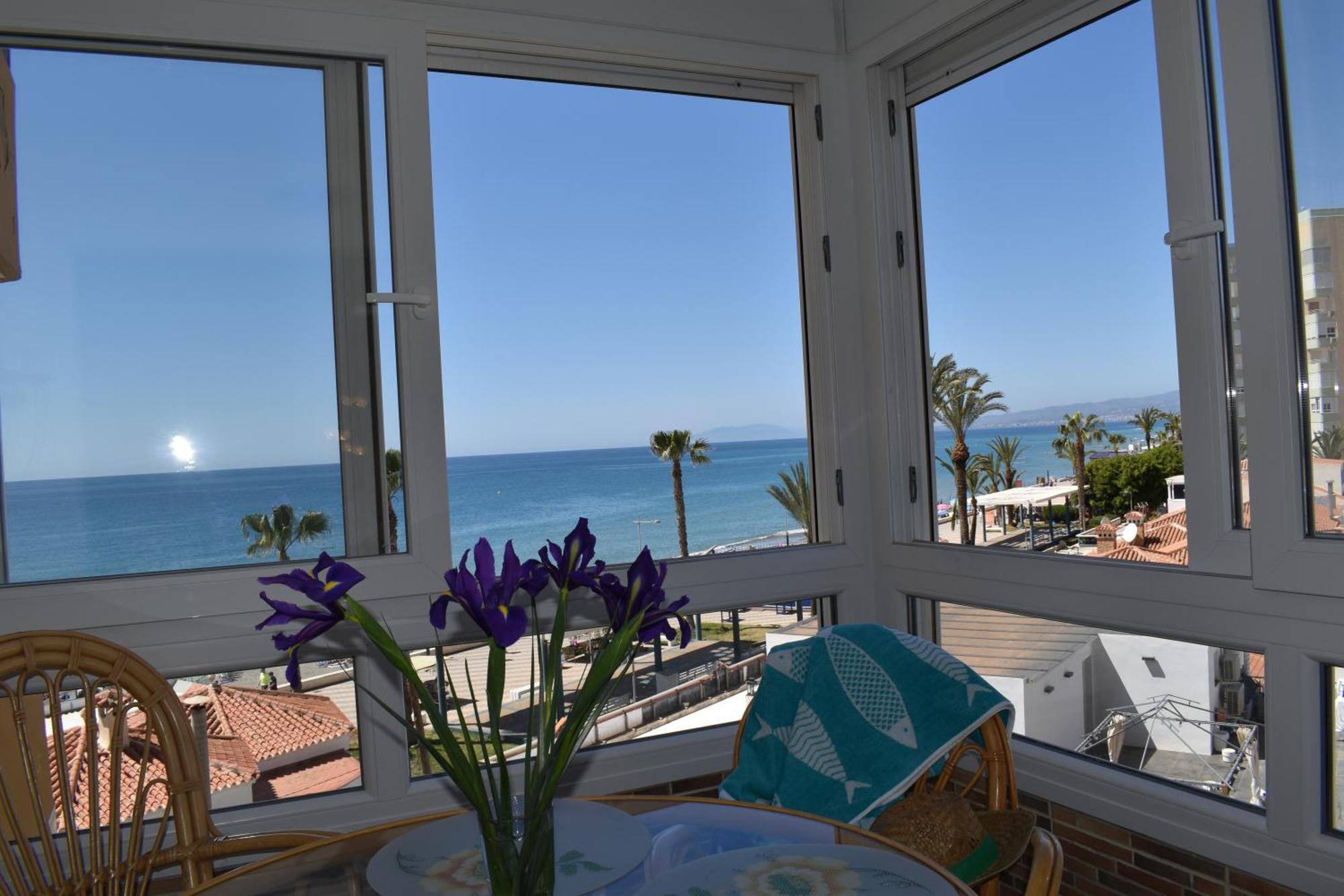 Fantastic Studio - Beachfront Apartment Torrox Exterior foto