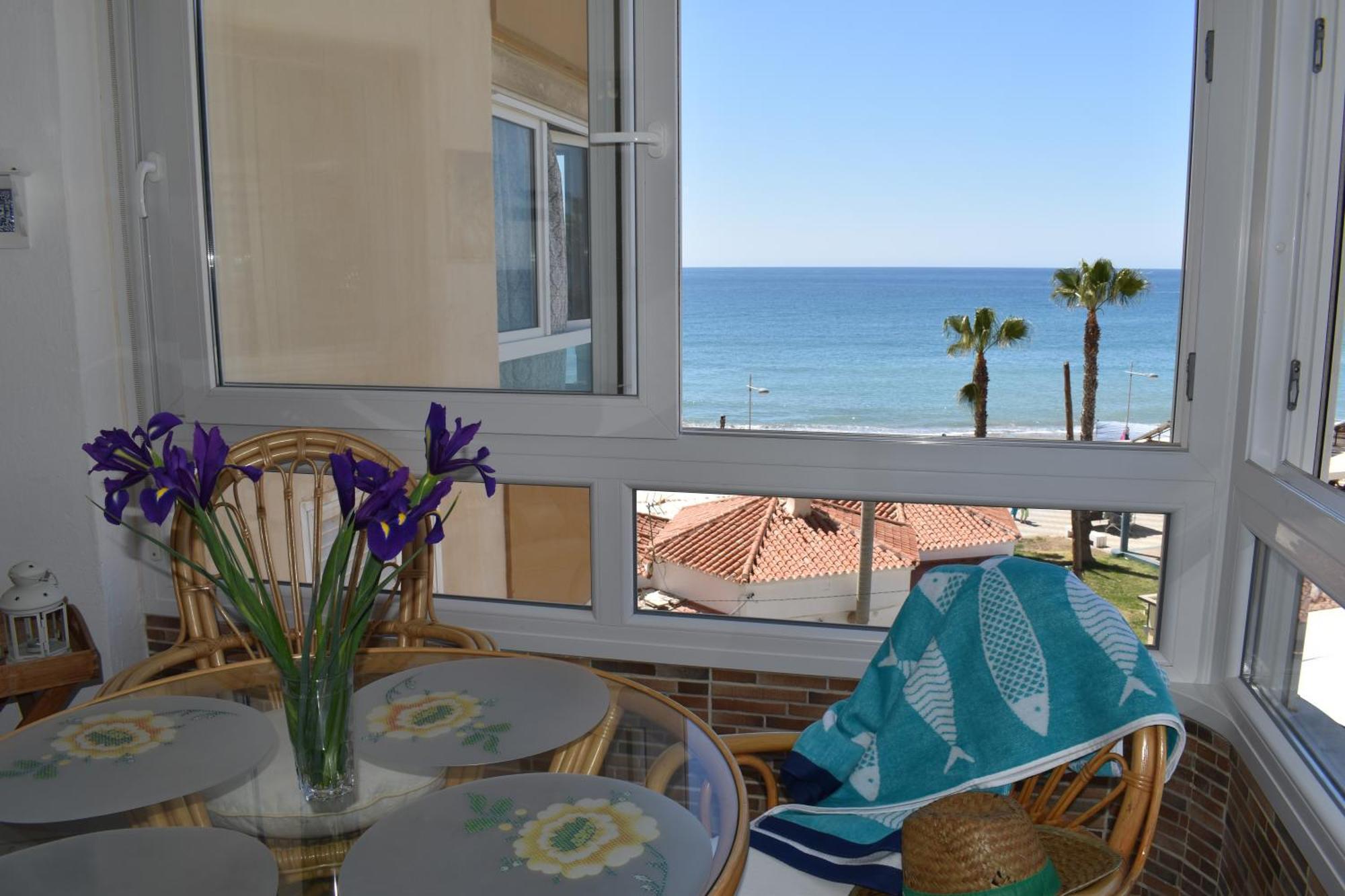 Fantastic Studio - Beachfront Apartment Torrox Exterior foto