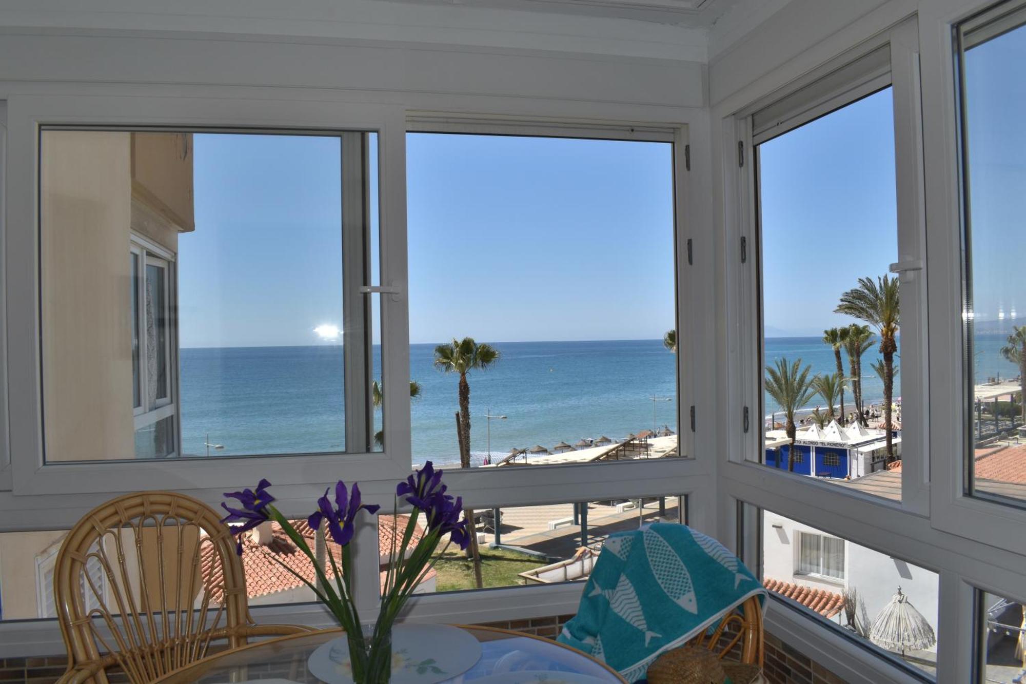 Fantastic Studio - Beachfront Apartment Torrox Exterior foto